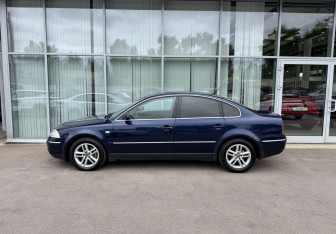 Подержанный автомобиль Volkswagen Passat Sedan 2001 года (8 фото)