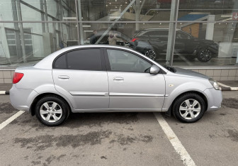Подержанный автомобиль Kia Rio Sedan 2009 года (4 фото)