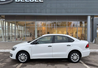 Подержанный автомобиль Volkswagen Polo Sedan 2016 года (8 фото)