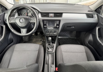 Подержанный автомобиль Skoda Rapid Liftback 2015 года (9 фото)