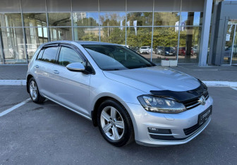 Подержанный автомобиль Volkswagen Golf Hatchback 2013 года (3 фото)