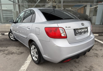 Подержанный автомобиль Kia Rio Sedan 2009 года (7 фото)