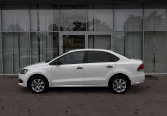 Подержанный автомобиль Volkswagen Polo Sedan 2013 года (8 фото)