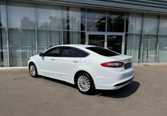 Подержанный автомобиль Ford Mondeo Sedan 2015 года (7 фото)