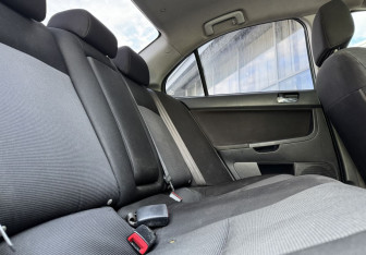 Подержанный автомобиль Mitsubishi Lancer Sedan 2008 года (11 фото)