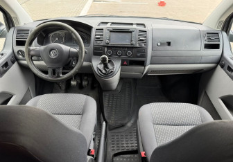 Подержанный автомобиль Volkswagen Caravelle 2012 года (10 фото)