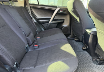 Подержанный автомобиль Toyota RAV4 2016 года (11 фото)