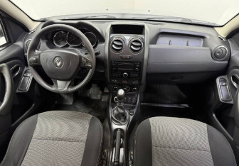 Подержанный автомобиль Renault Duster 2016 года (10 фото)