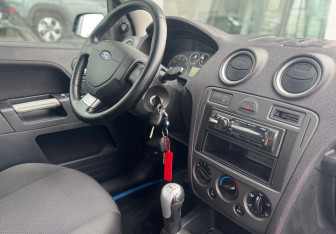 Подержанный автомобиль Ford Fusion 2007 года (10 фото)