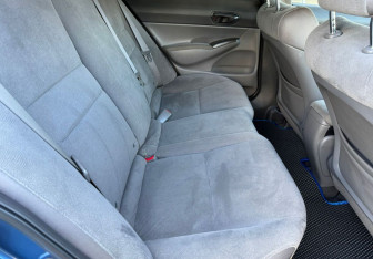 Подержанный автомобиль Honda Civic Sedan 2007 года (11 фото)