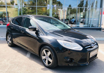 Подержанный автомобиль Ford Focus Hatchback 2014 года (3 фото)