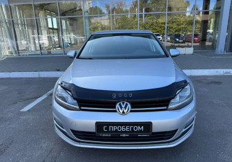 Подержанный автомобиль Volkswagen Golf Hatchback 2013 года (2 фото)