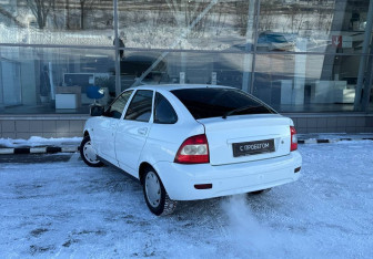 Подержанный автомобиль LADA (ВАЗ) Priora Hatchback 2011 года (5 фото)