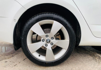 Подержанный автомобиль Skoda Octavia Liftback 2017 года (12 фото)