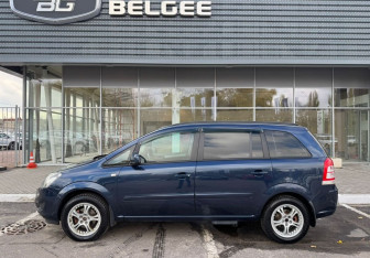 Подержанный автомобиль Opel Zafira Compactvan 2012 года (8 фото)