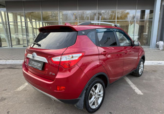 Подержанный автомобиль Changan CS35 2015 года (5 фото)