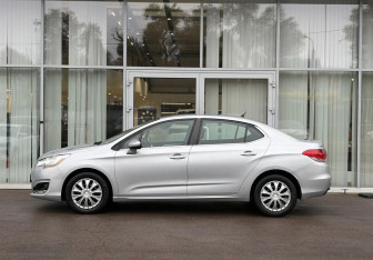 Подержанный автомобиль Citroen C4 Sedan 2014 года (8 фото)