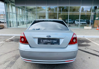 Подержанный автомобиль Ford Mondeo Sedan 2006 года (6 фото)