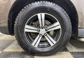 Подержанный автомобиль Mitsubishi Outlander 2011 года (12 фото)