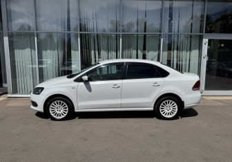 Подержанный автомобиль Volkswagen Polo Sedan 2011 года (8 фото)