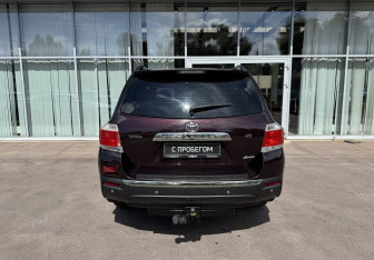 Подержанный автомобиль Toyota Highlander 2013 года (6 фото)