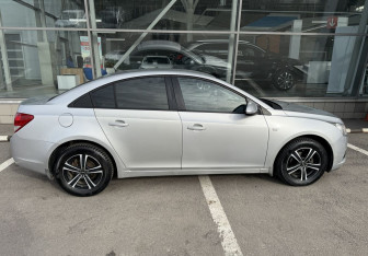 Подержанный автомобиль Chevrolet Cruze Sedan 2011 года (4 фото)