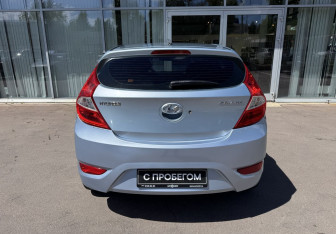 Подержанный автомобиль Hyundai Solaris Hatchback 2011 года (6 фото)