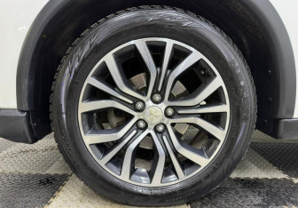 Подержанный автомобиль Mitsubishi Outlander 2015 года (12 фото)