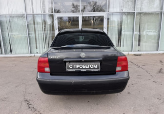 Подержанный автомобиль Volkswagen Passat Sedan 1996 года (6 фото)
