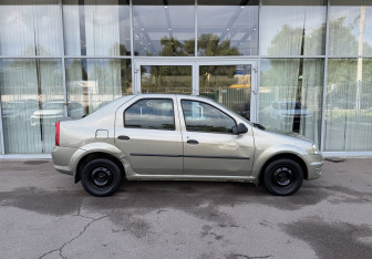 Подержанный автомобиль Renault Logan Sedan 2011 года (4 фото)