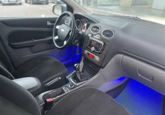 Подержанный автомобиль Ford Focus Hatchback 2008 года (10 фото)