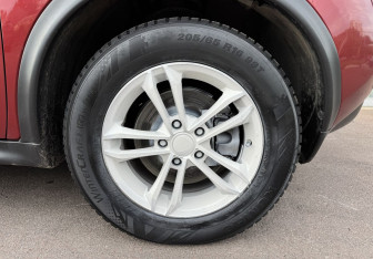 Подержанный автомобиль Nissan Juke 2011 года (12 фото)