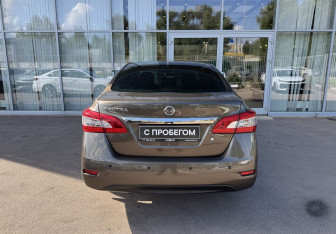 Подержанный автомобиль Nissan Sentra Sedan 2015 года (6 фото)