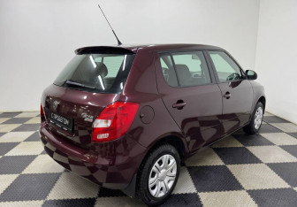 Подержанный автомобиль Skoda Fabia Hatchback 2010 года (5 фото)