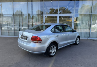 Подержанный автомобиль Volkswagen Polo Sedan 2014 года (5 фото)