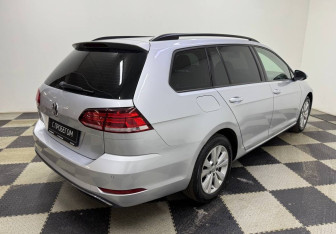 Подержанный автомобиль Volkswagen Golf Wagon 2019 года (5 фото)
