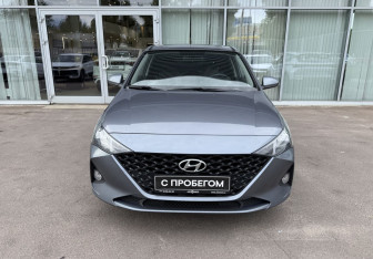 Подержанный автомобиль Hyundai Solaris Sedan 2020 года (2 фото)