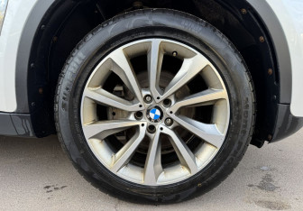 Подержанный автомобиль BMW X6 2019 года (12 фото)