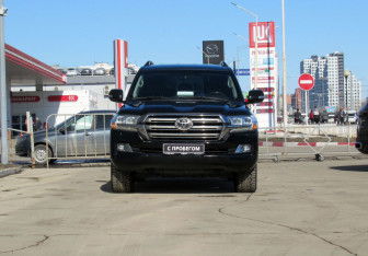 Подержанный автомобиль Toyota Land Cruiser Suv 2020 года (2 фото)
