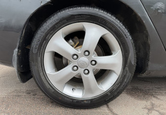 Подержанный автомобиль Hyundai Elantra Sedan 2008 года (12 фото)