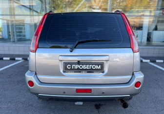 Подержанный автомобиль Nissan X-Trail 2005 года (6 фото)