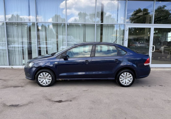 Подержанный автомобиль Volkswagen Polo Sedan 2012 года (8 фото)