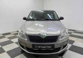 Подержанный автомобиль Skoda Fabia Hatchback 2011 года (2 фото)
