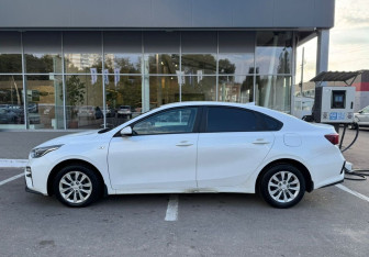 Подержанный автомобиль Kia Cerato Sedan 2021 года (8 фото)