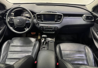 Подержанный автомобиль Kia Sorento 2018 года (10 фото)