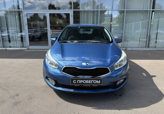 Подержанный автомобиль Kia Ceed Hatchback 2013 года (2 фото)