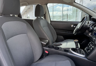 Подержанный автомобиль Nissan Qashqai 2013 года (10 фото)