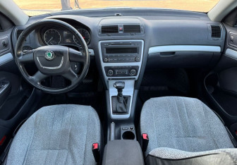 Подержанный автомобиль Skoda Octavia Wagon 2011 года (10 фото)