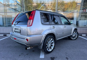Подержанный автомобиль Nissan X-Trail 2005 года (5 фото)