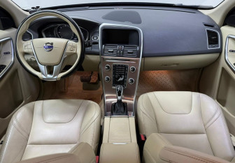 Подержанный автомобиль Volvo XC60 2016 года (11 фото)